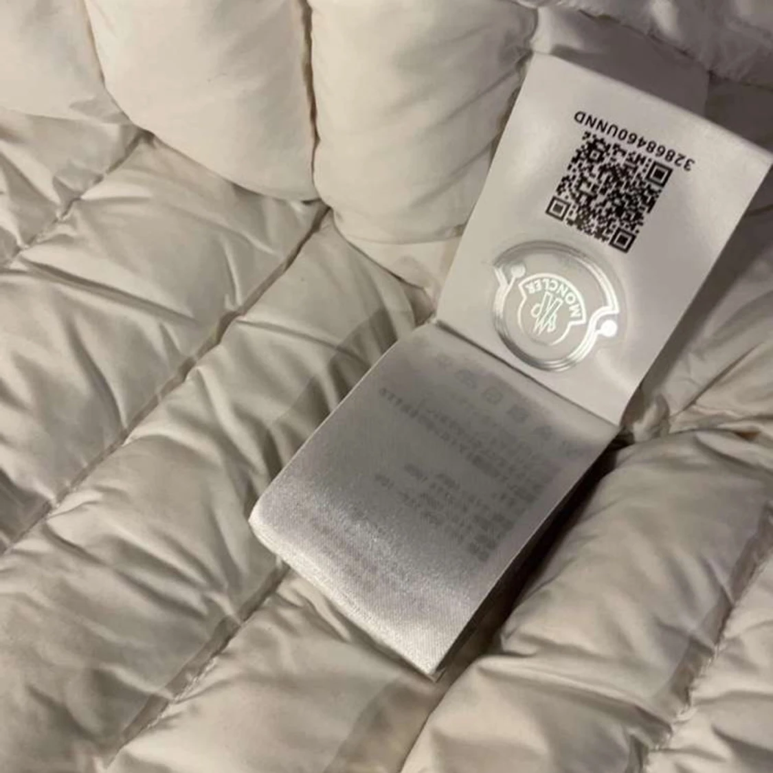 Vit dunjacka med huva - 3