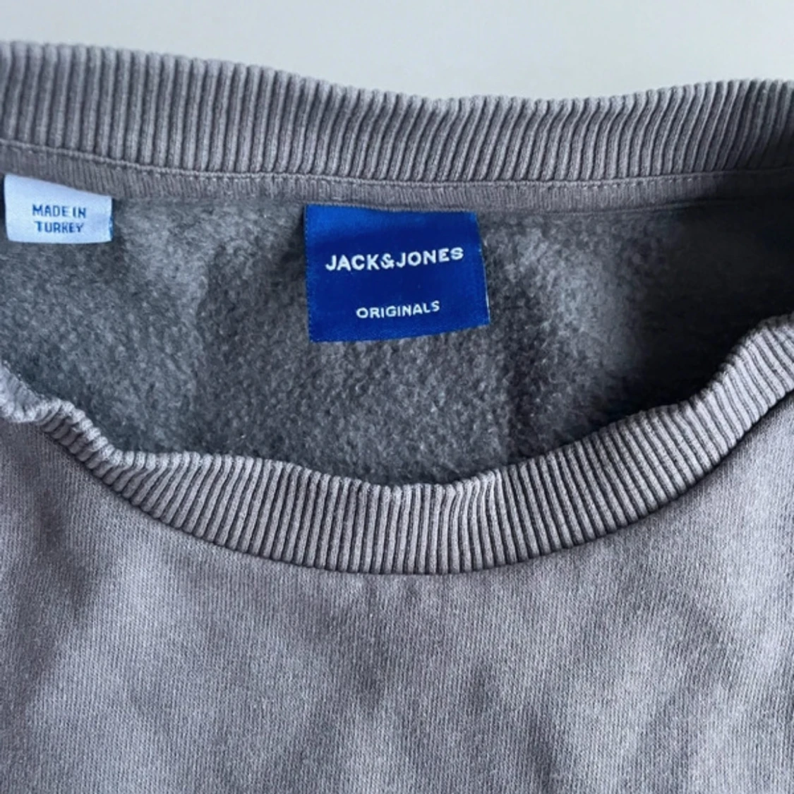 Grå sweatshirt från Jack & Jones - 3