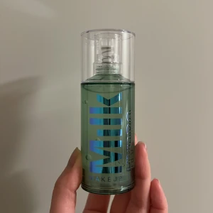 Hydro Grip Primer från Milk Makeup - Säljer en Hydro Grip Primer från Milk Makeup. Helt oanvänd. 45ml 