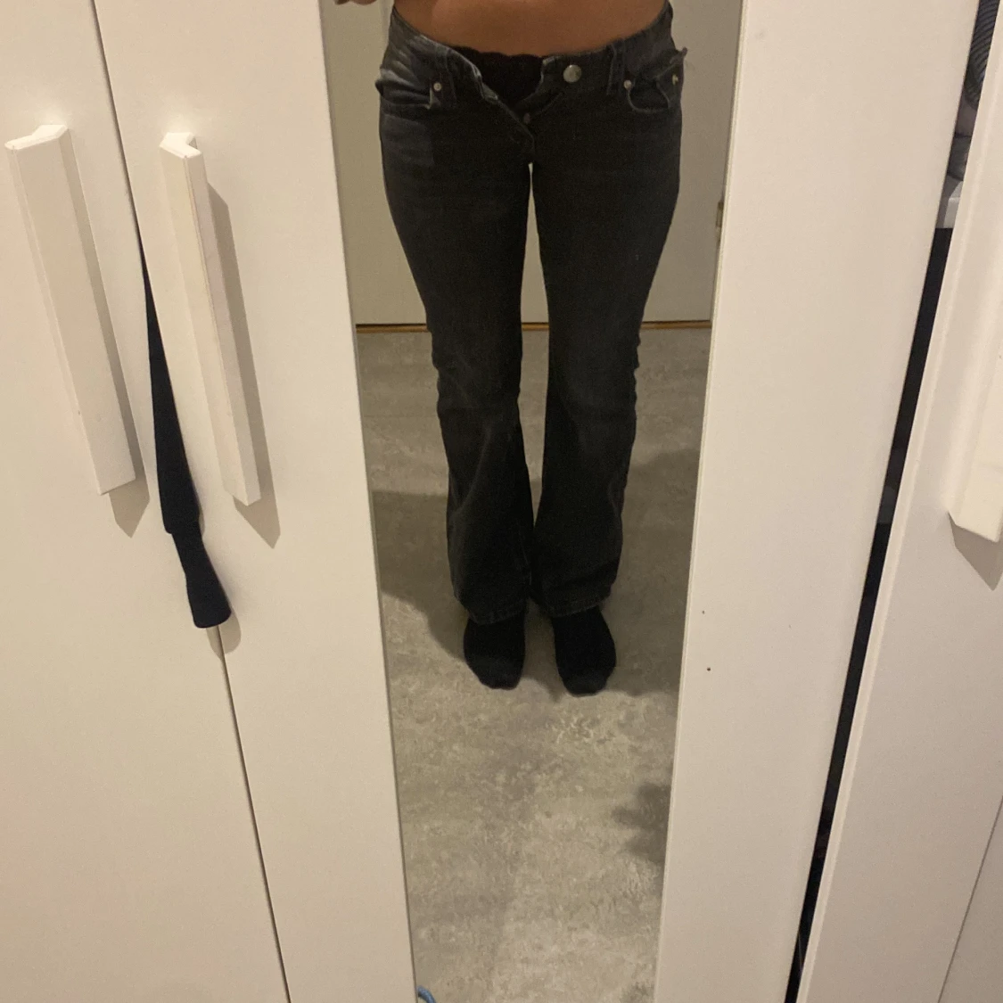 Svarta jeans med bootcut - 3