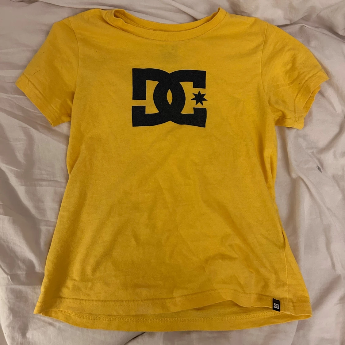 Gul t-shirt från DC Shoes