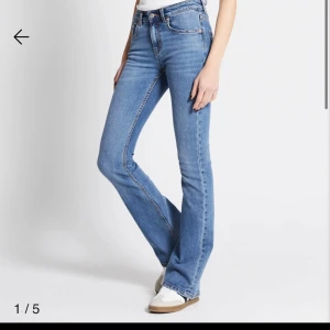 Lågmidjade jeans  - Low boot från lager 157. Lågmidjade bootcut blåa jeans. Nästan aldrig använda. Storlek. Xs full lenght