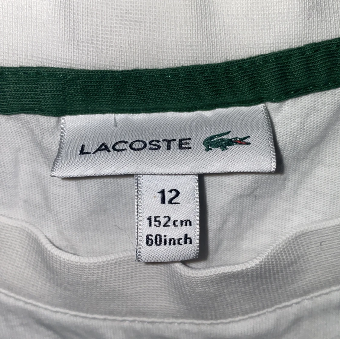 Vit kortärmad t-shirt från Lacoste - 2