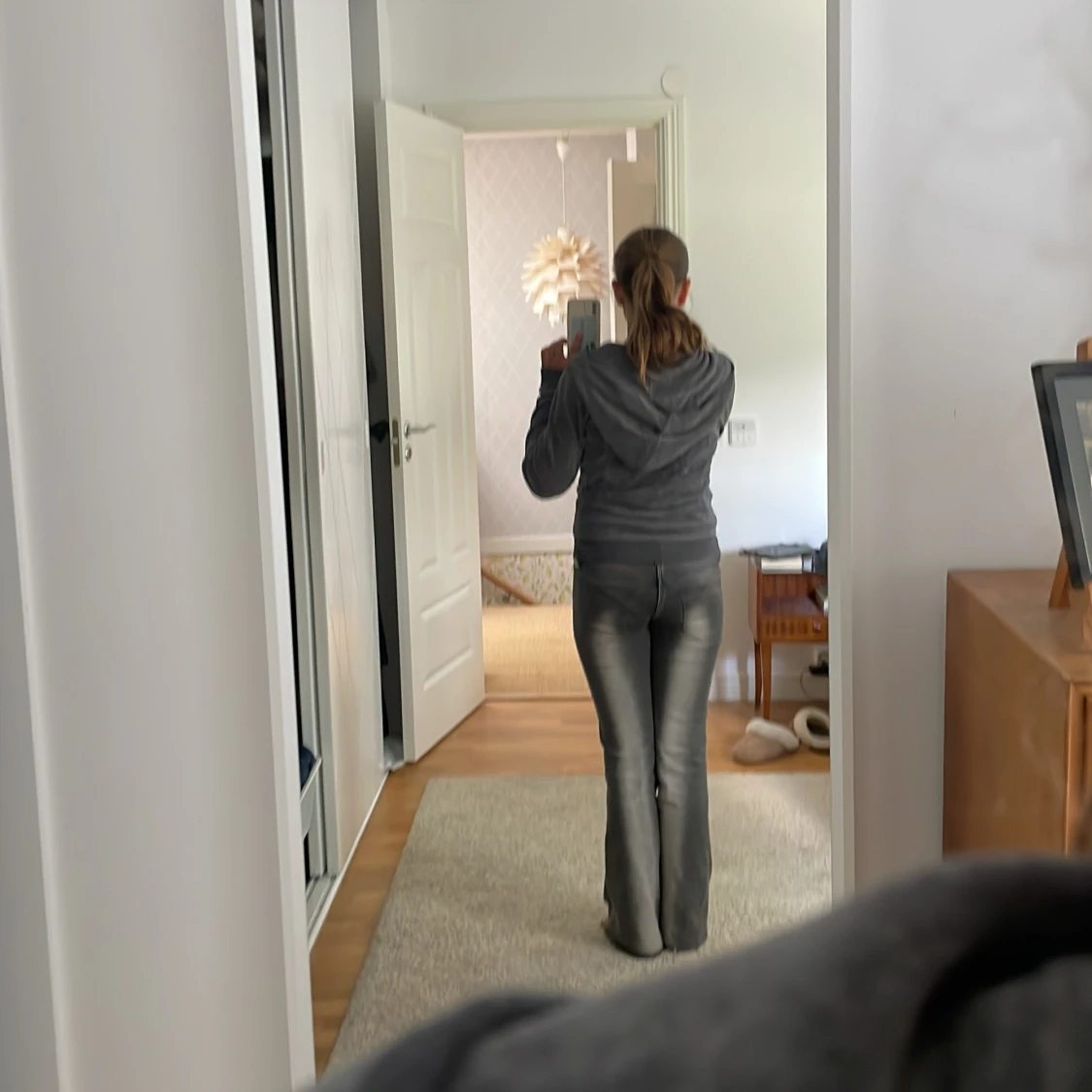 Grå hoodiejacka med dragkedja - 1