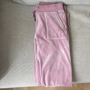 Rosa mjukisbyxor från Juicy Couture - Super fina och sköna men försmå för mig!