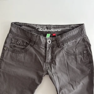 Lowwaist bootcut byxor❤️ - Lågmidjade vintage byxor från Esprit, midjemått ca 39 cm och innerbebslängd 75 cm