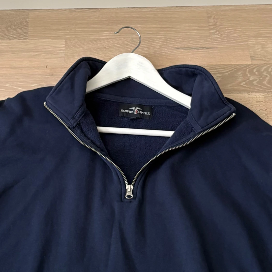 Marinblå half zip från Hampton Republic - 2