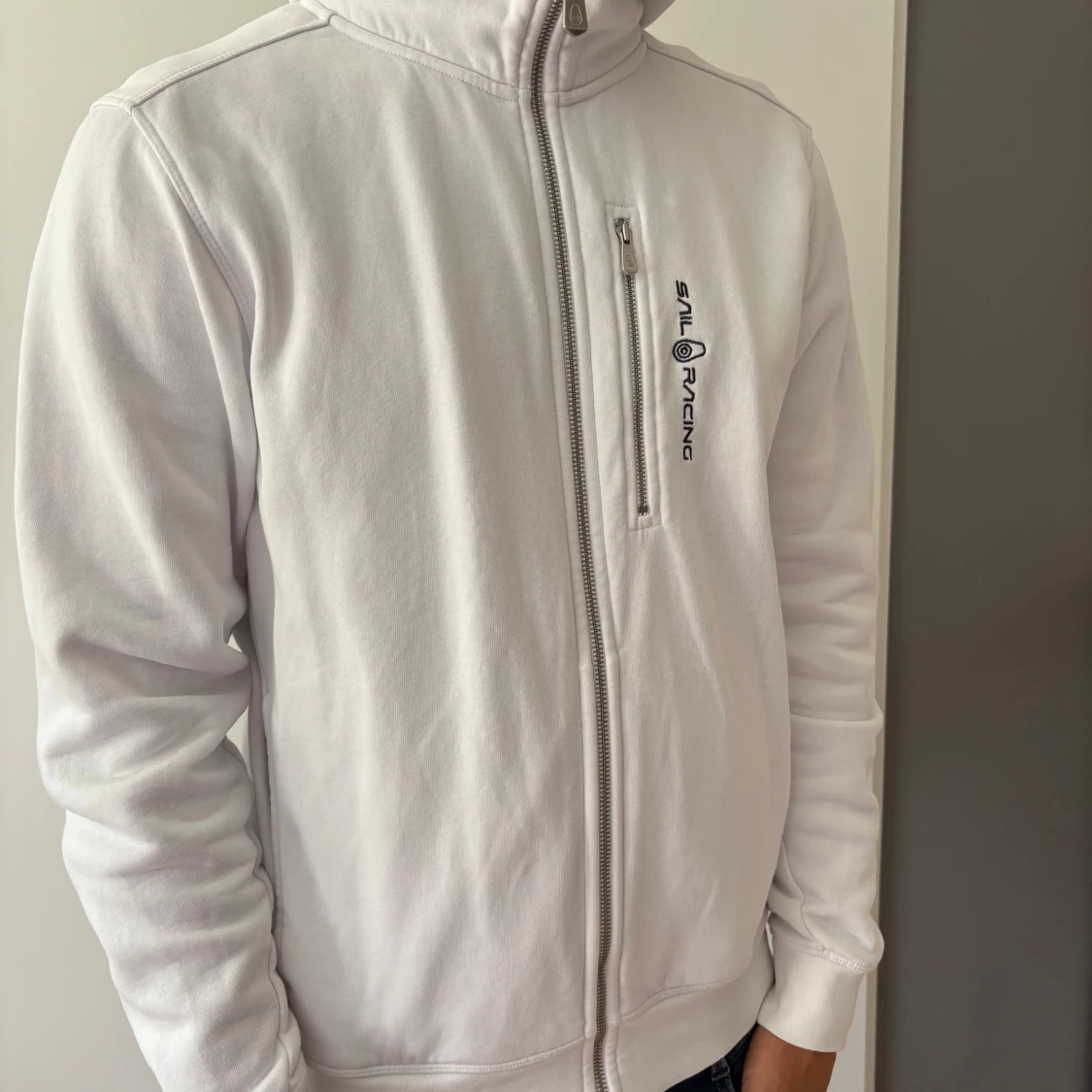 Vit hoodiejacka från Sail Racing