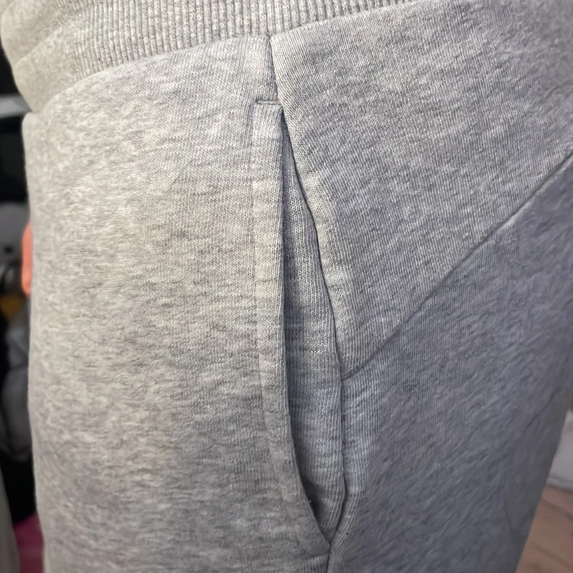 Grå mjukisbyxor från Puma - 3