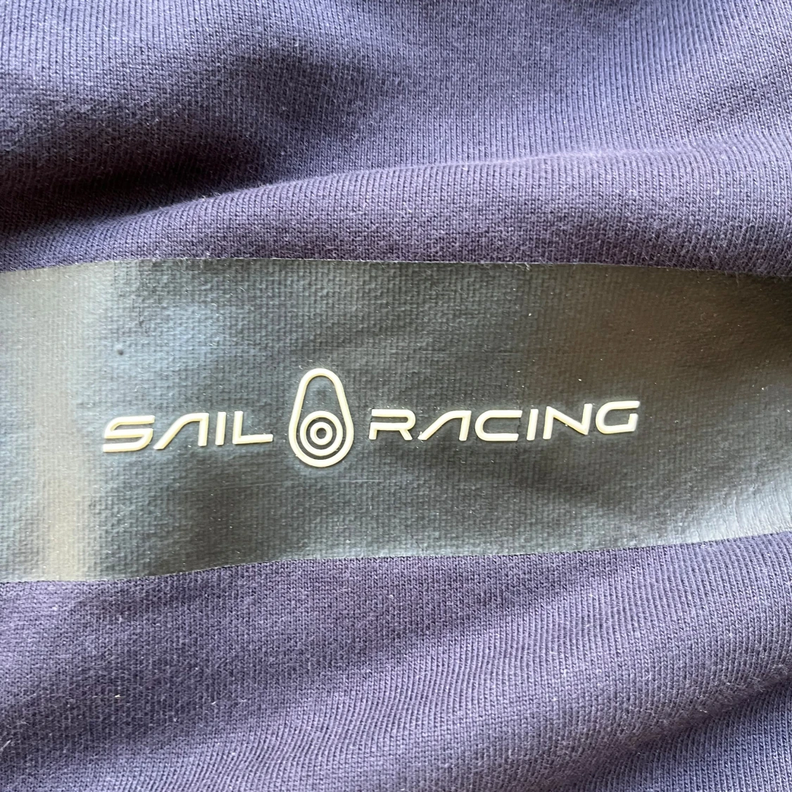 Mörkblå hoodie från Sail Racing - 2