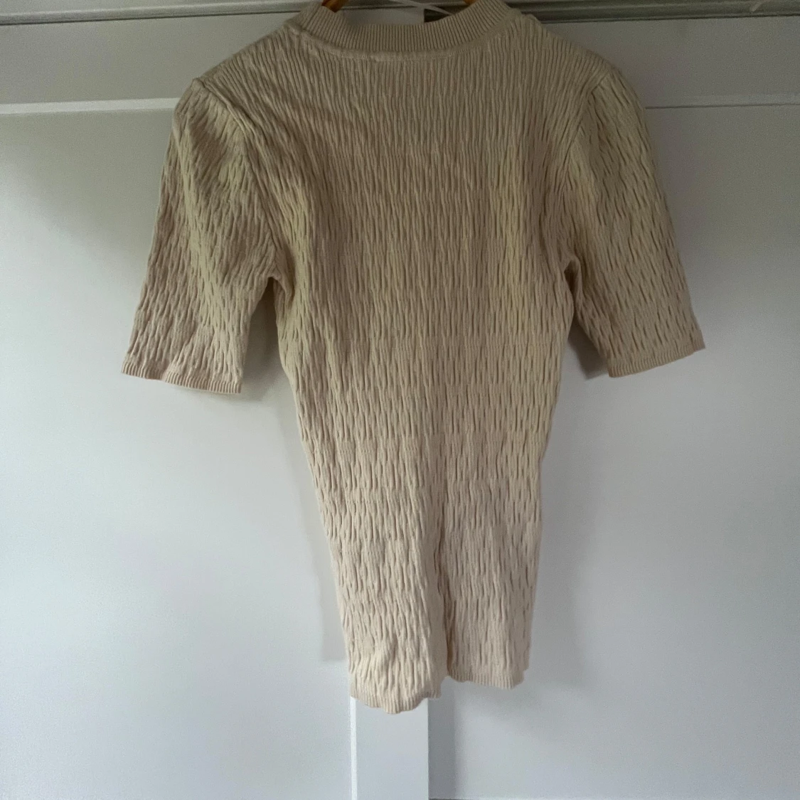Beige ribbad topp från Selected Femme - 1