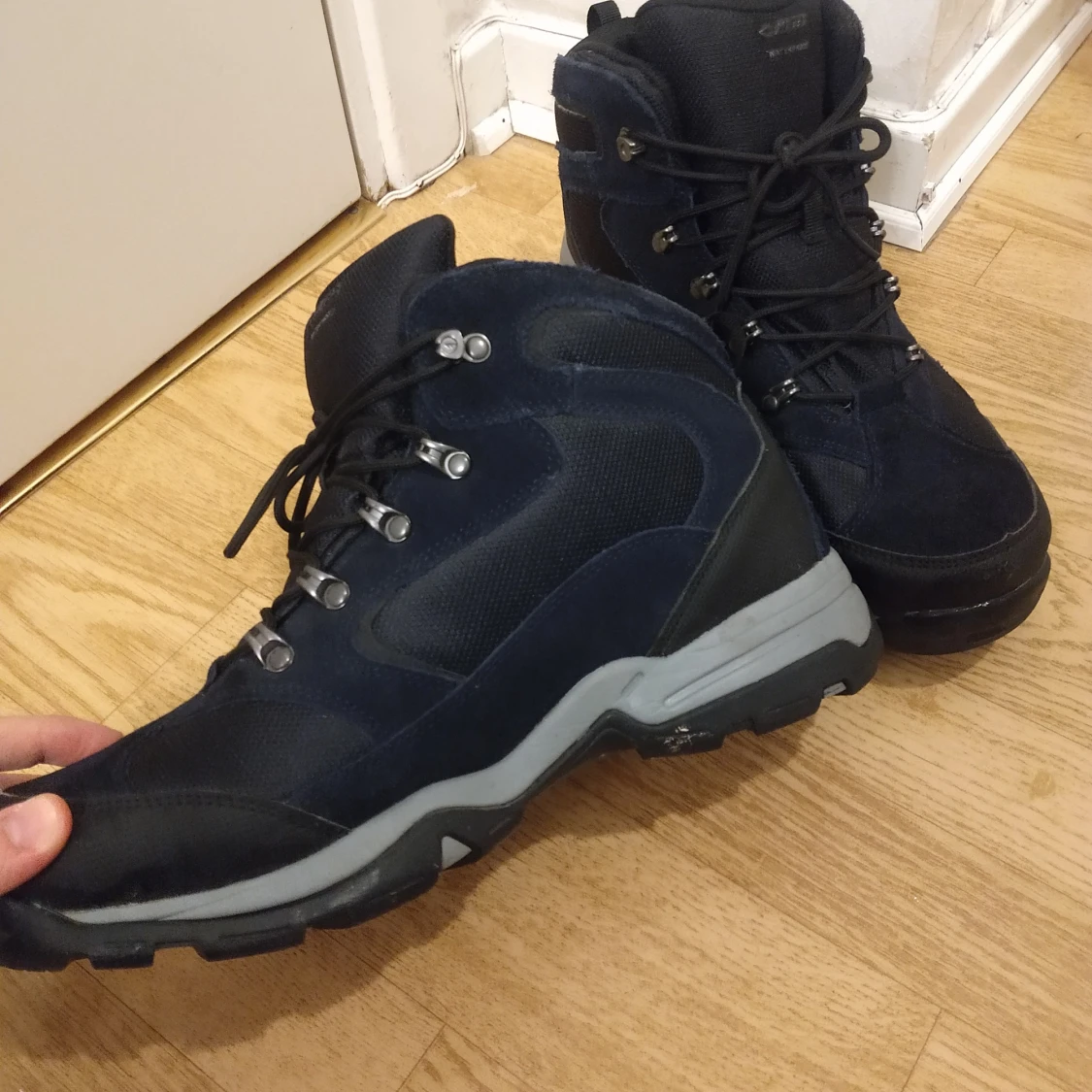 Svarta kängor från Hi-Tec storlek 43 - 2