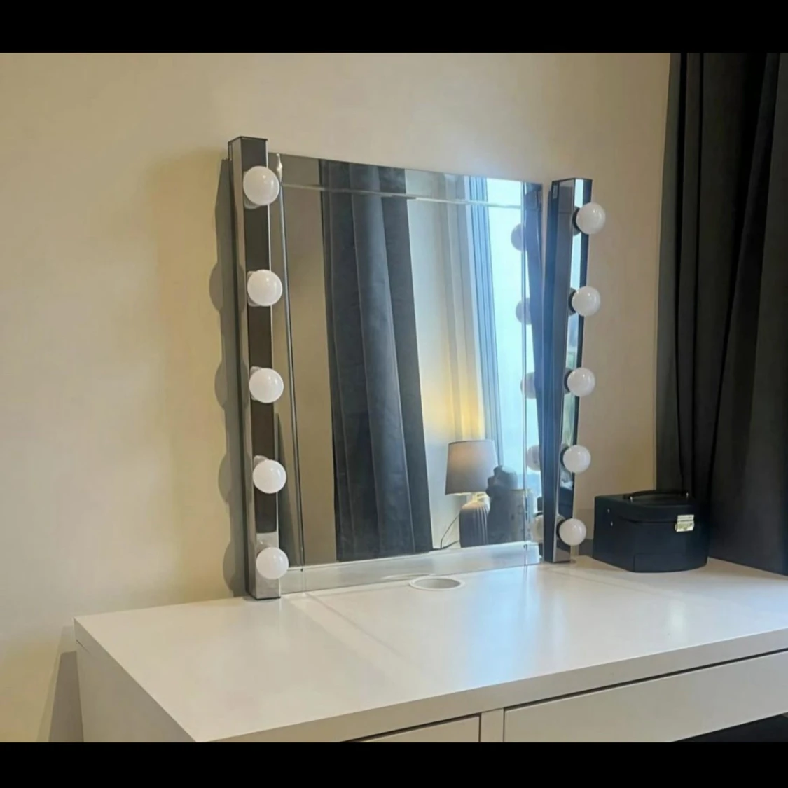 Sminkspegel med LED-lampor