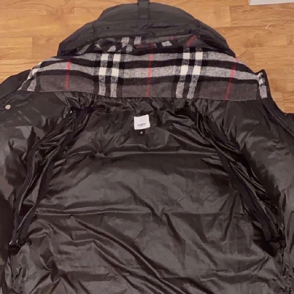 Svart dunjacka från Burberry - 1