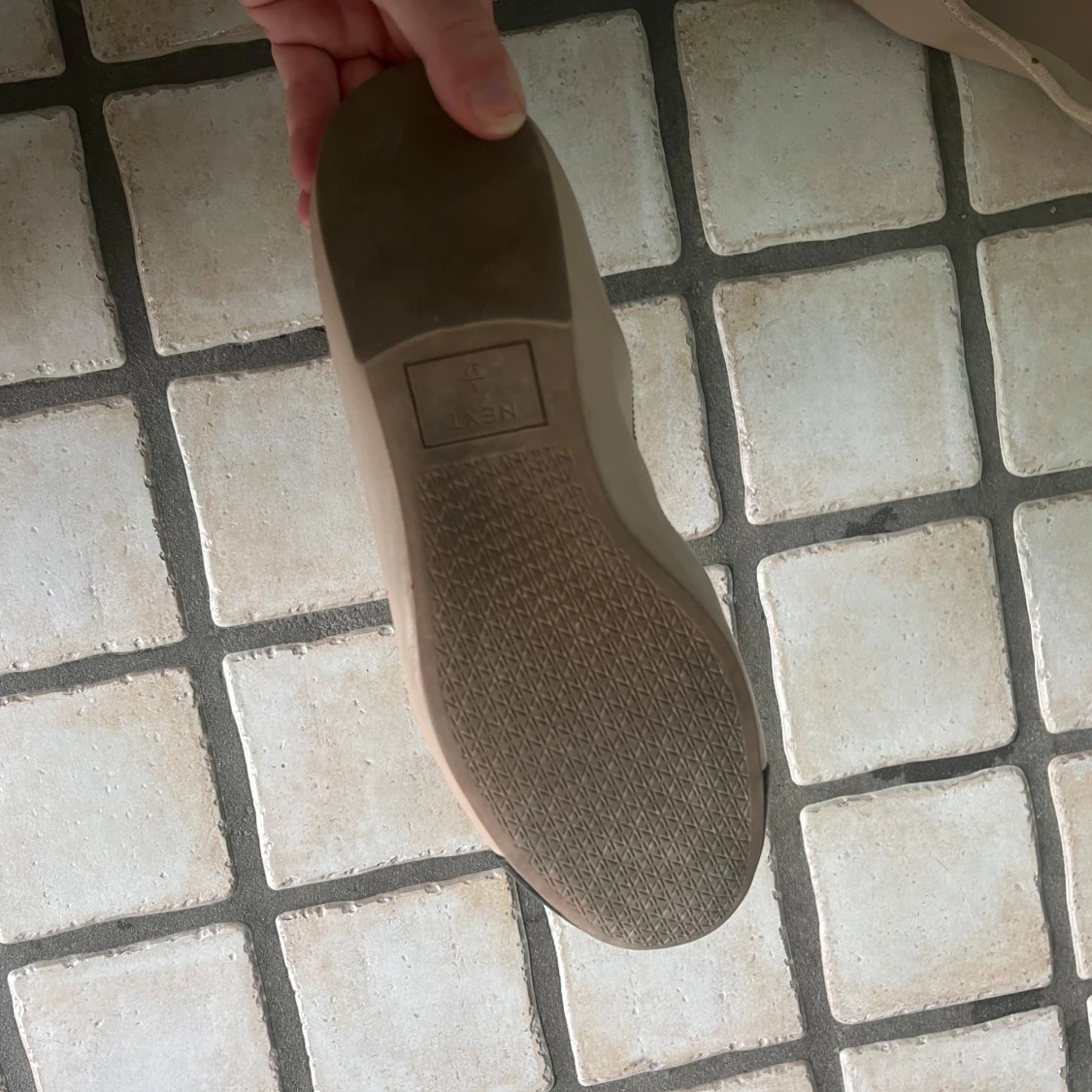 Beige ballerinaskor med svart tå - 2