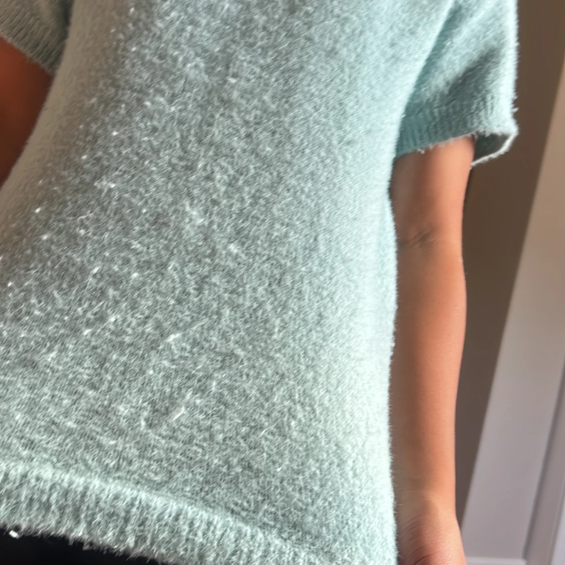 Ljusblå stickad kortärmad tröja - 2