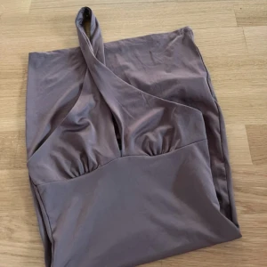 Klänning  - Halterneck klänning🤎