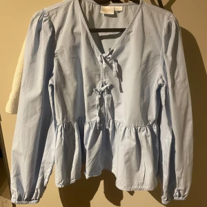 Söt blus - Söt blus från gina i storlek 158/164 men passar xs/s. Aldrig använt, priset går att diskutera.