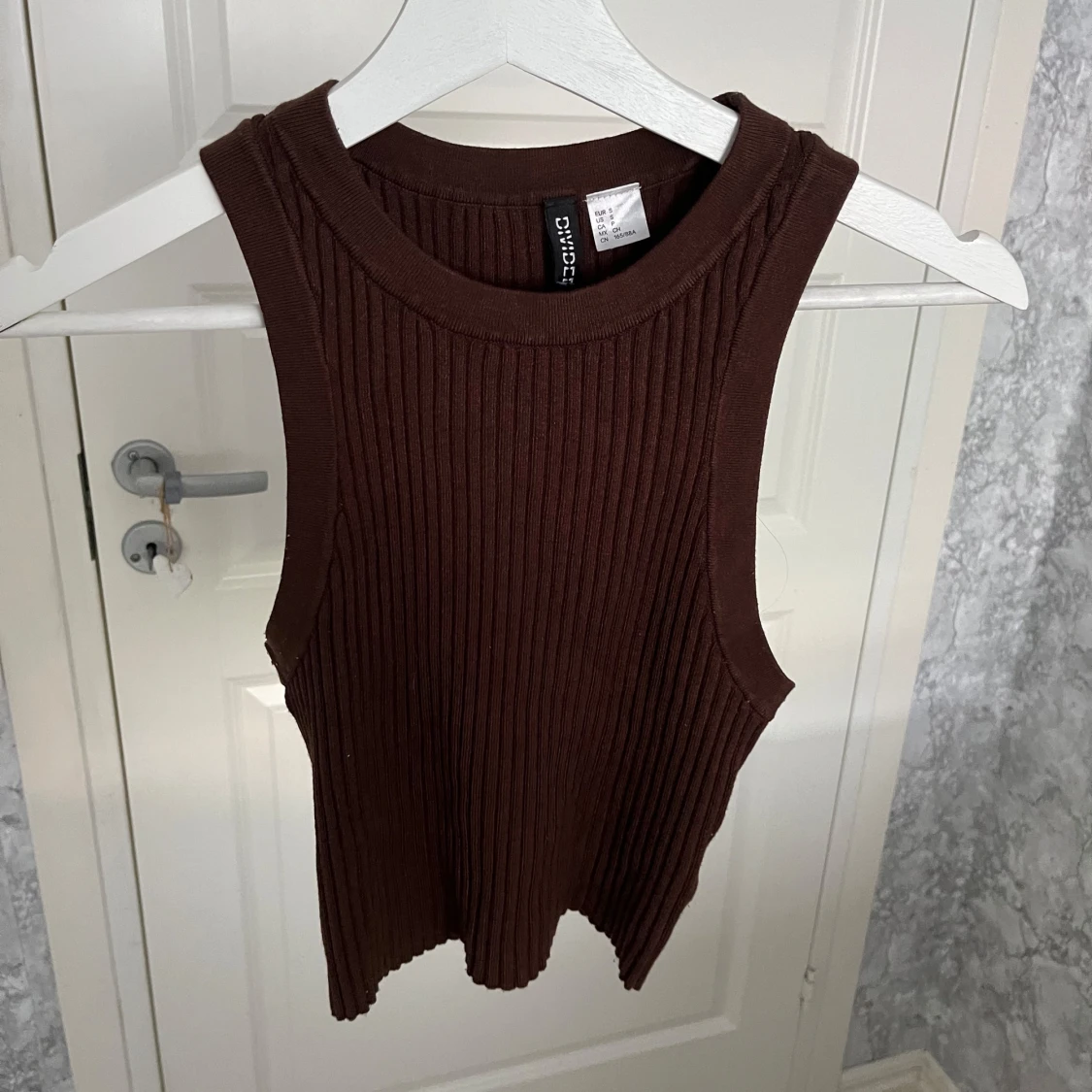 Brun ribbad croppad linne - 1