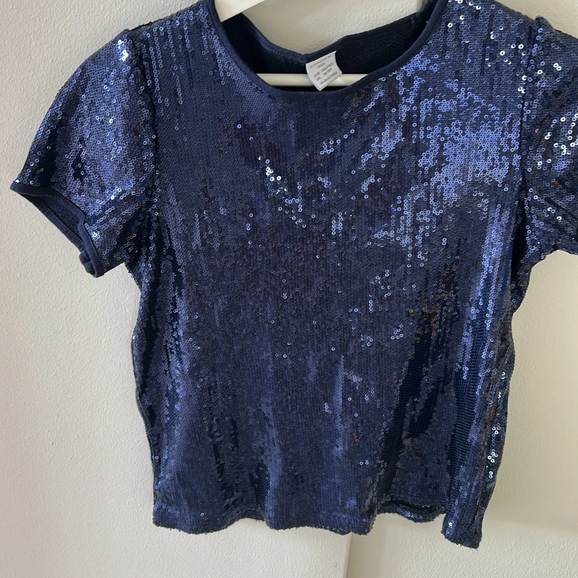 Mörkblå paljettopp från Lindex - 2