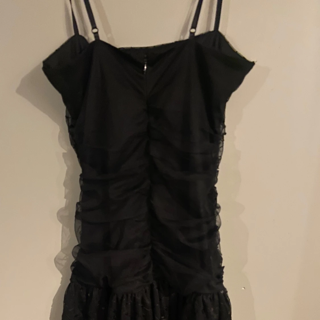 Svart glittrig kortklänning Gina Tricot - 3