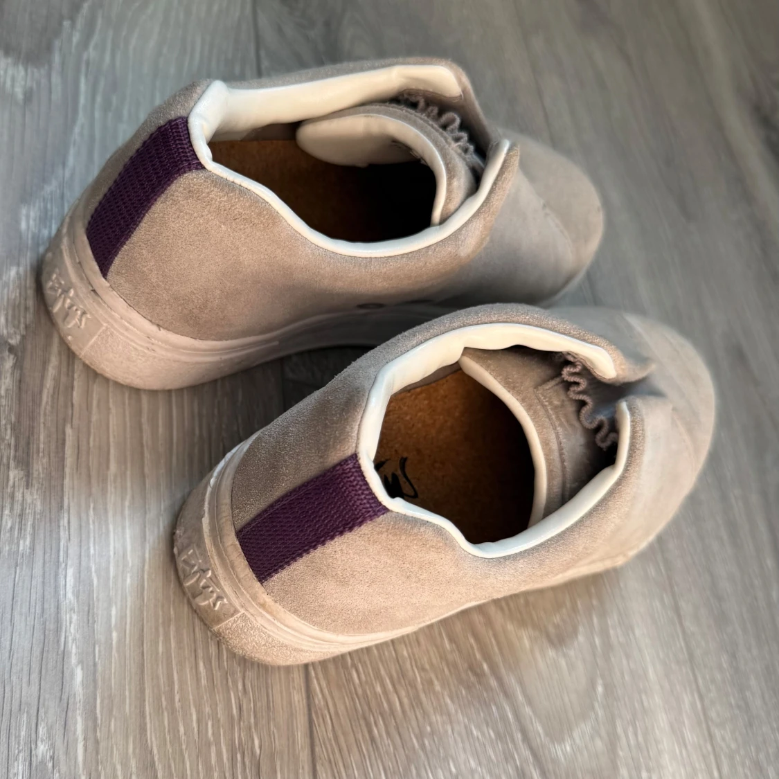 Beige/grå eytys i mocka - 1