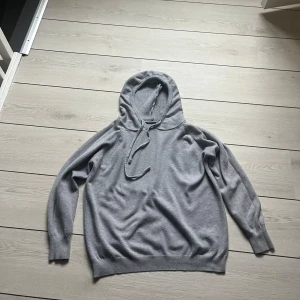 Merino ull hoodie - Aldrig använd.   Skriv vid minsta fråga!