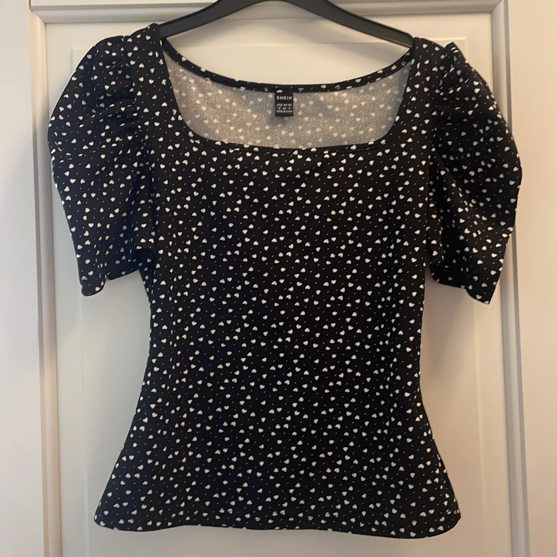 Svart topp med hjärtan - 1