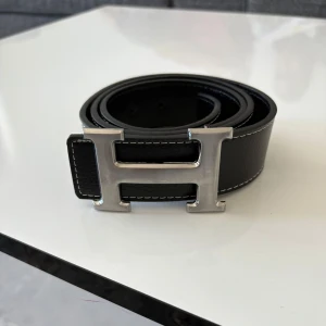 H bälte - Säljer nu en helt ny H bälte, 105cm, 