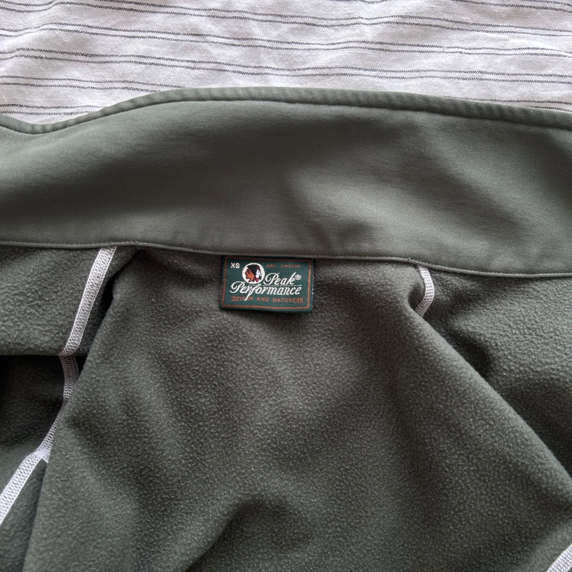 Grön Peak Performance tröja! - 2