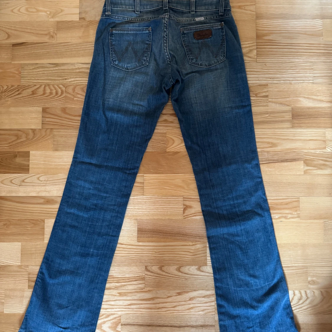 Blå jeans från Wrangler - 2