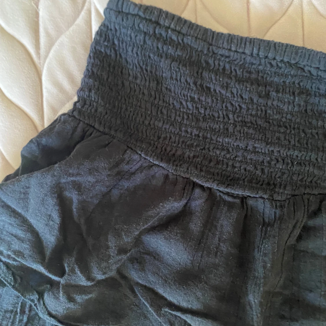 Svart volangkjol från Gina Tricot - 3