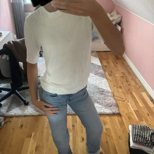 Kortärmad stickad tröja - En kortärmad stickad tröja perfekt till sommaren, passar i princip till allt.