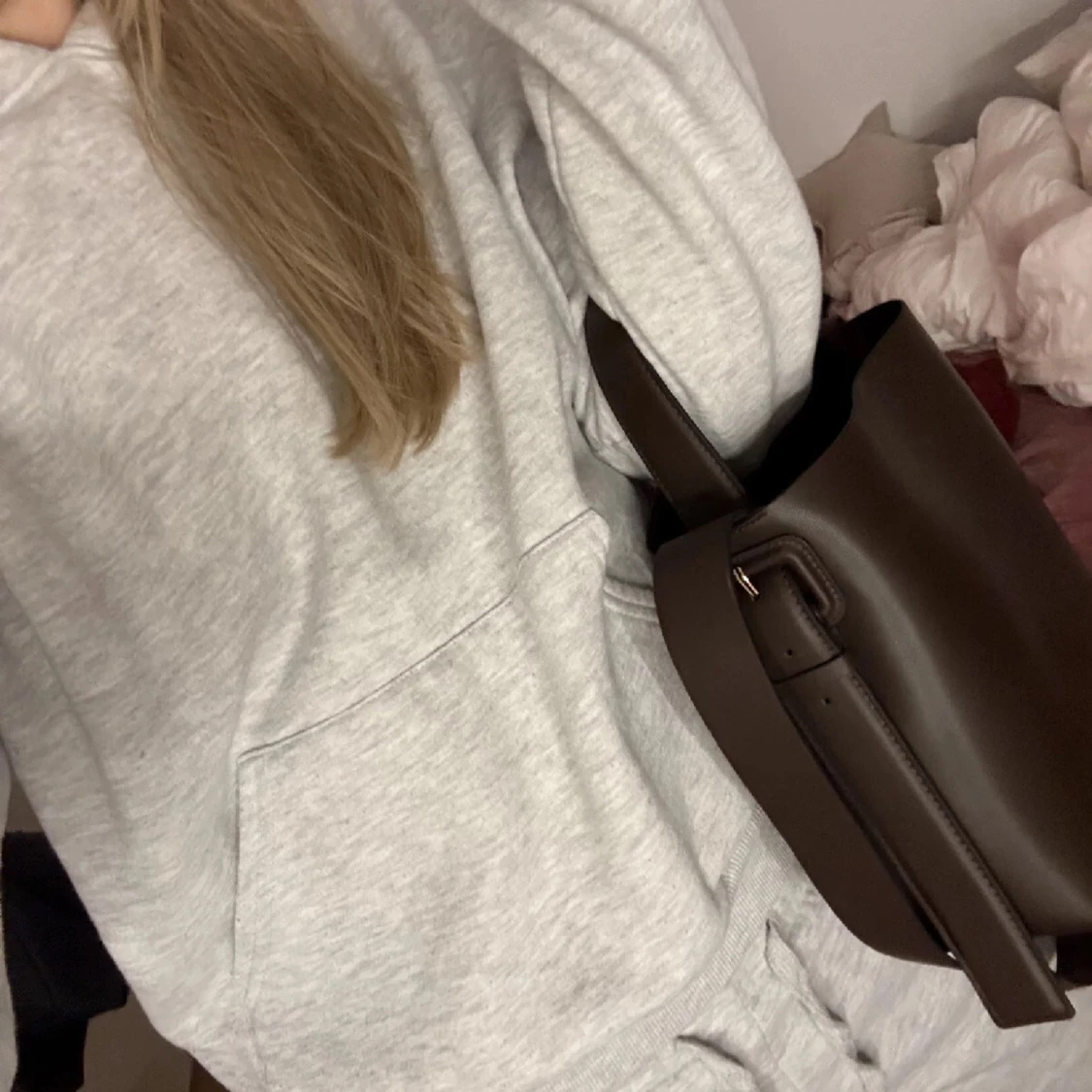 Mörkbrun axelväska i skinn - 2