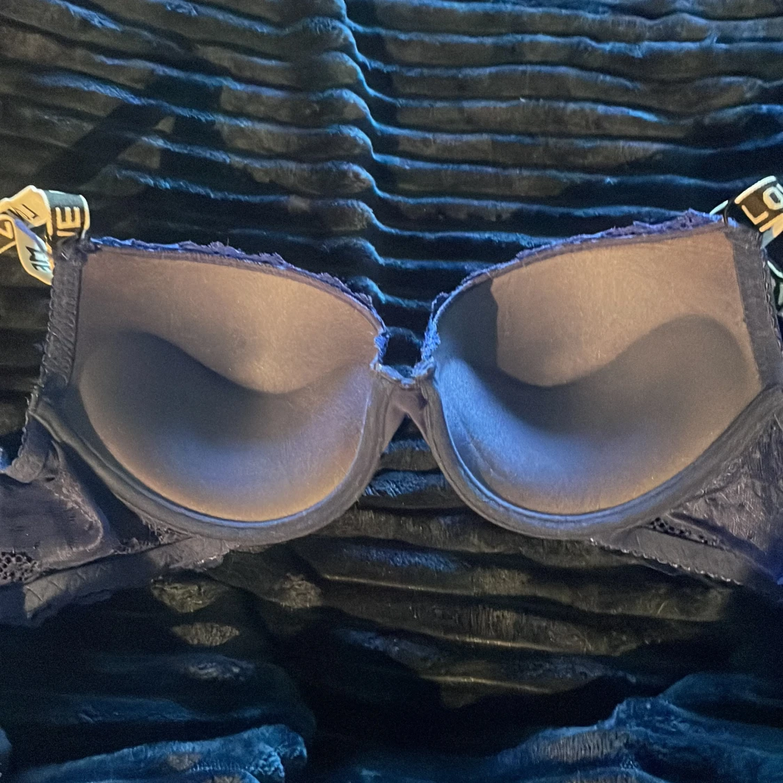 Mörkblå spets-bh med textband - 1