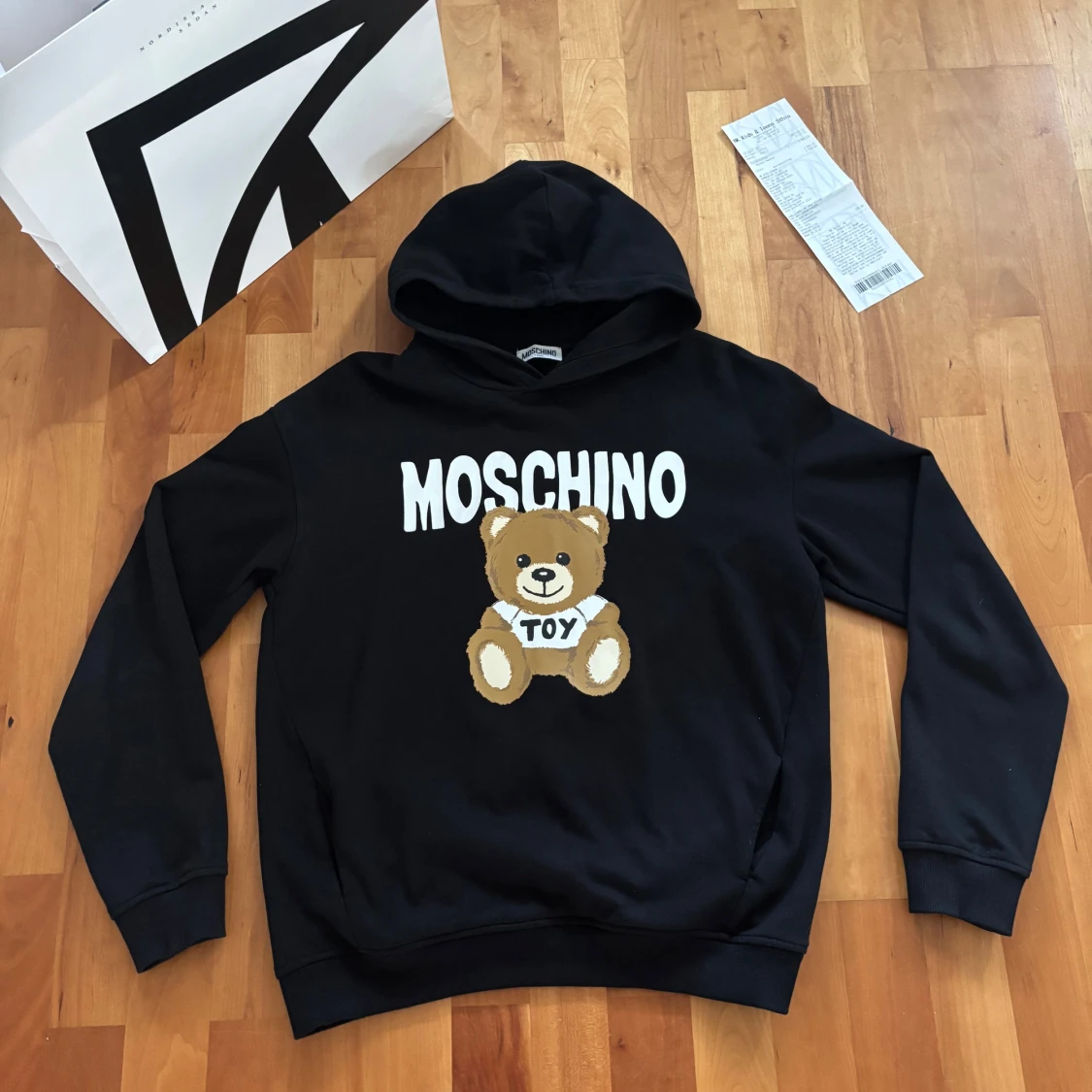 Svart Moschino hoodie