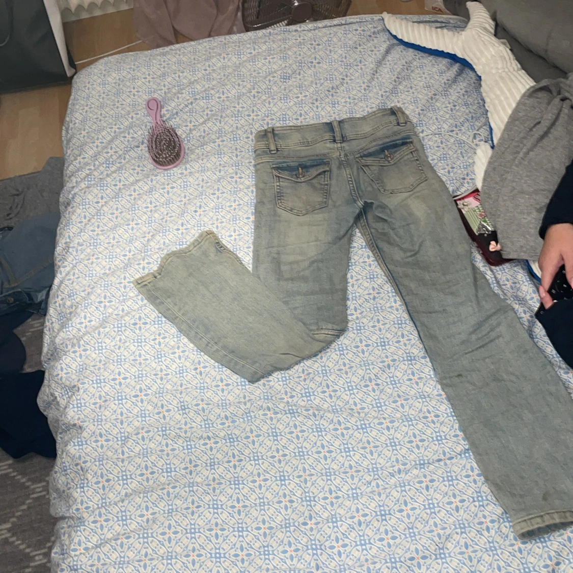 Ljusblå bootcut jeans från Kappahl - 4