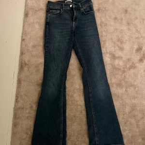 Blå bootcut jeans  - Snygga bootcut jeans, väldigt bekväma.