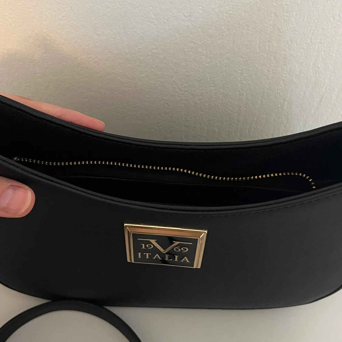 Svart axelväska från V 1969 Italia - 2