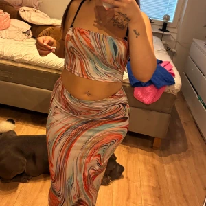 Sett - Multi färgat sett med kjol och topp