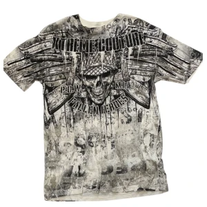Xtreme couture tshirt - Xtreme couture tshirt storlek L passar M