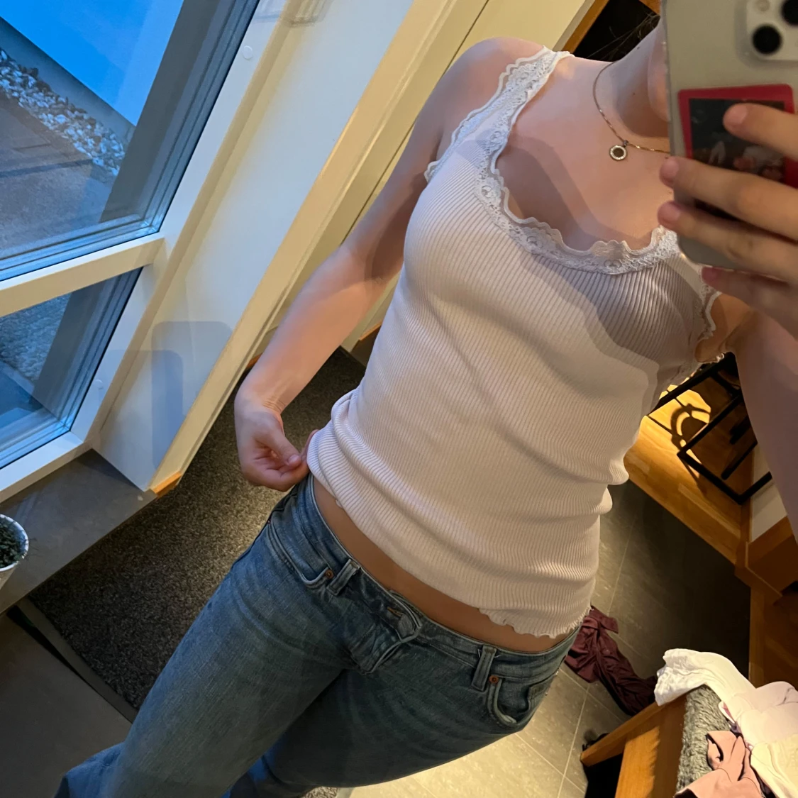 Ljuslila vintage ribbad linnetopp med spets - 1