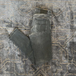 Tiger of Sweden jeans  - Säljer dessa snygga tiger of sweden jeans för endast 299kr. Skicket är väldigt bra utan några defekter  (9/10) och är i storlek 31/34. Om ni har några frågor så är det bara att höra av sig!