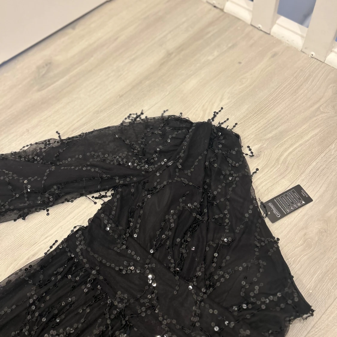 Svart långklänning med paljetter från Giffniseti - 4