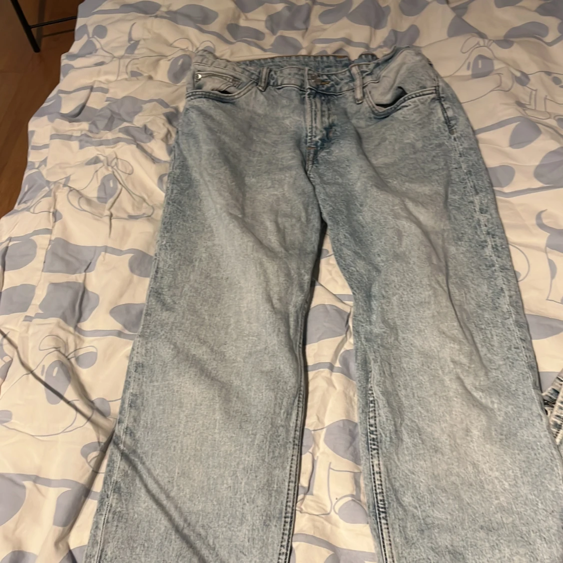 Blå jeans med relaxed passform från H&M - 2