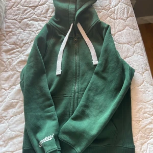 Grön tröja från russemerch - Fint skick använd fåtal gånger