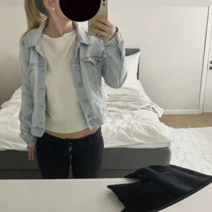Ljusblå jeansjacka - Kommer inte till användning 