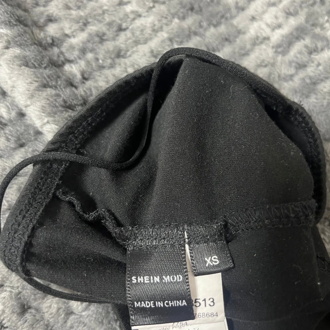 Svart tubtopp med smala axelband från SHEIN - 2