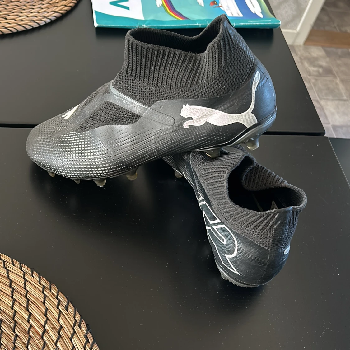 Svarta fotbollsskor från Puma - 2