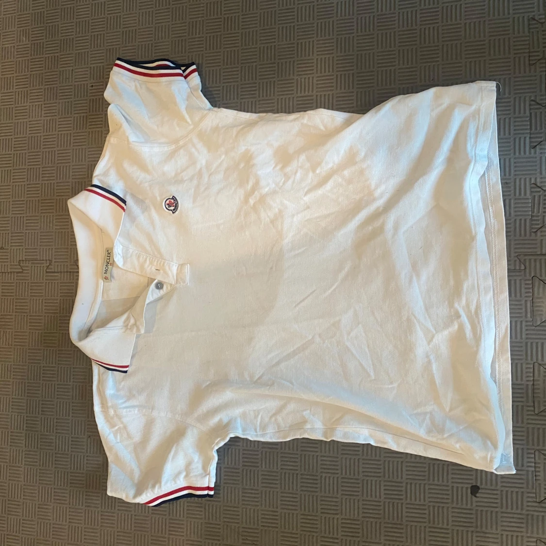 Vit Moncler pikétröja 